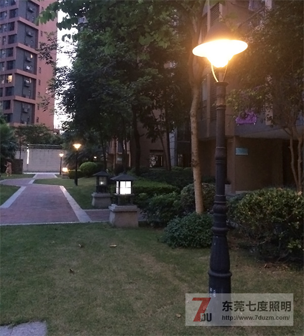 東莞萝莉社APP照明-小區砂鑄庭院燈高度和安裝間距