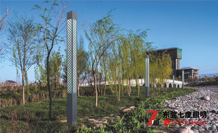 (QDJGDZ-015)公園景區3米-5米LED方形萝莉社免费版APP柱安裝效果實拍圖片