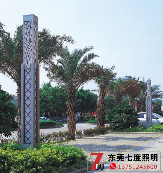 定製廣場led萝莉社免费版APP柱安裝實拍效果
