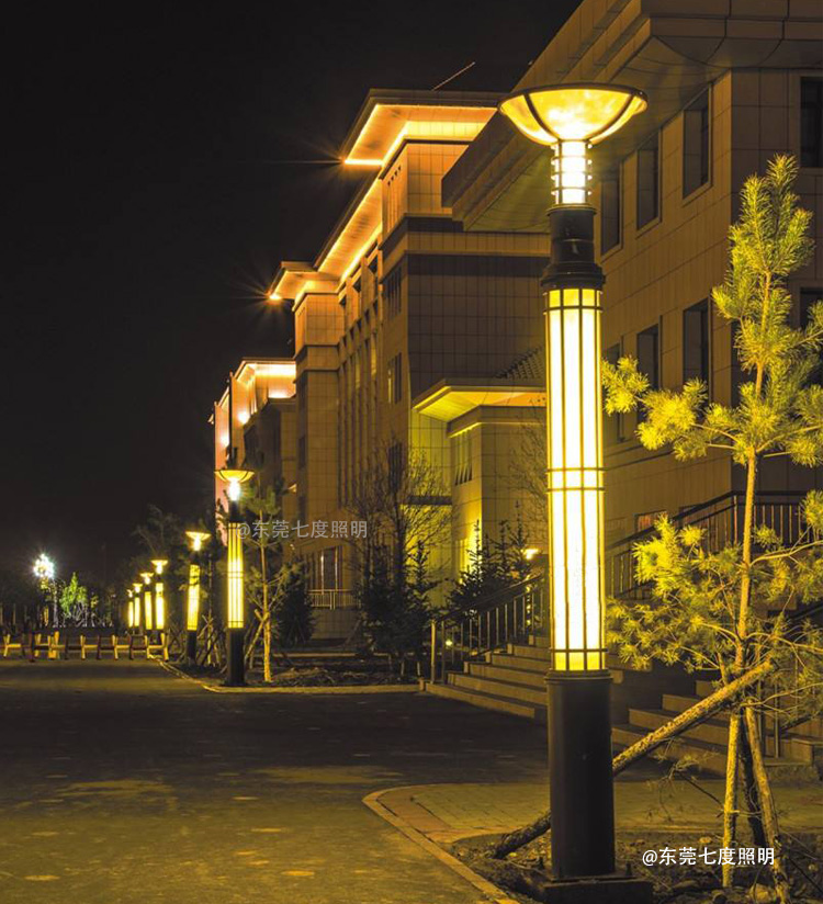 圓柱形戶外園林LED萝莉社免费版APP柱夜間亮燈效果暖光