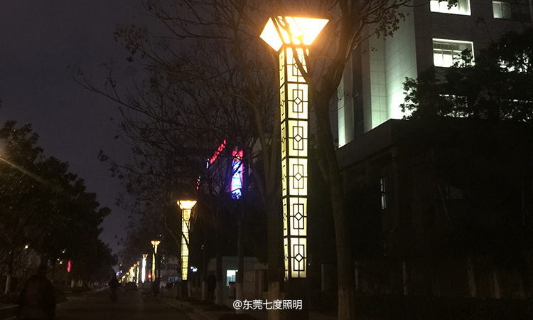 4米高倒方錐體園林萝莉社免费版APP柱街道安裝亮燈效果