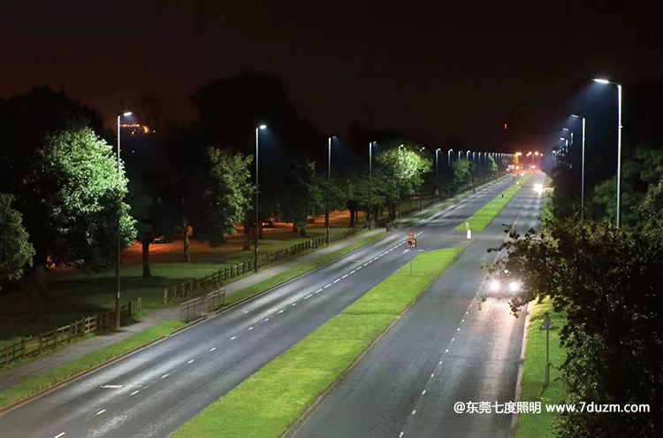 雙向4車道10米高道路萝莉社下载入口+200WLED路燈照明效果